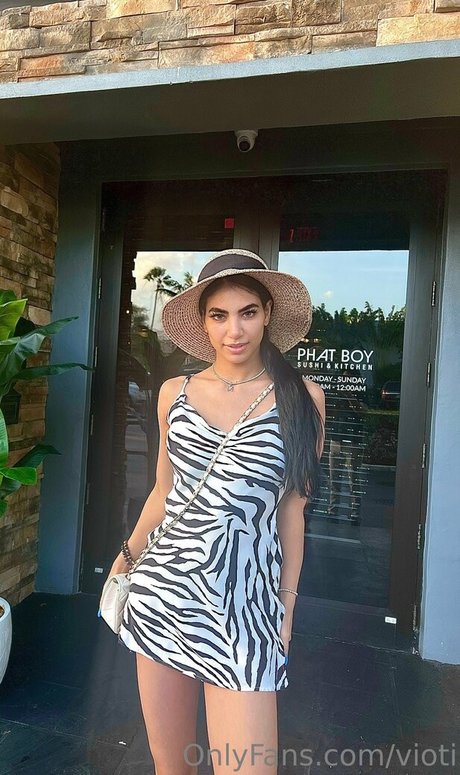 vioti porn model photos