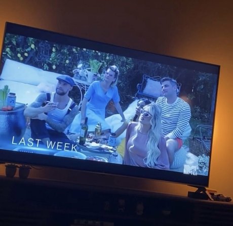 licking pussy onlyfans adult image