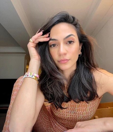 Natalee Linez adult model pictures