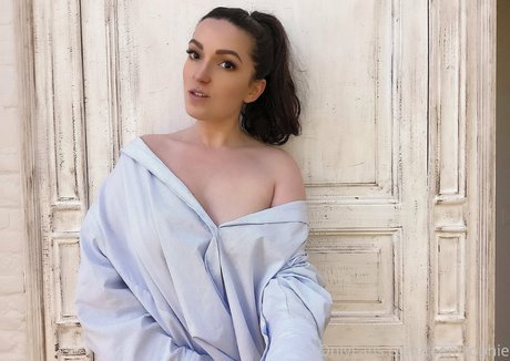 gfe sophie hot actress gallery