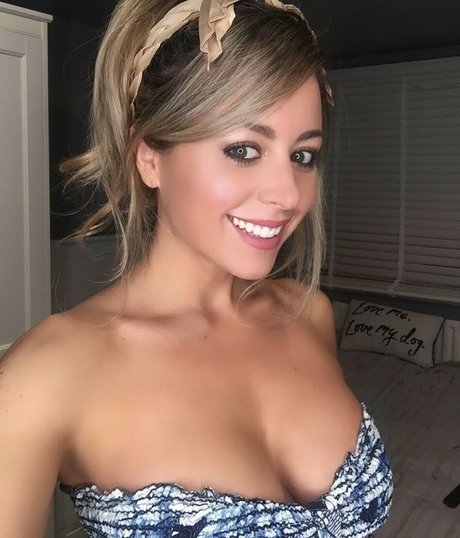 Carly Baker exclusive model image