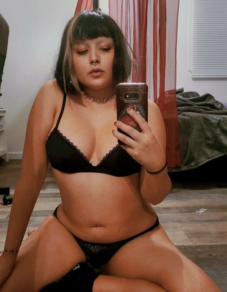 witchhunny model exclusive images