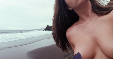 lady freetheboobs pornographic model picture