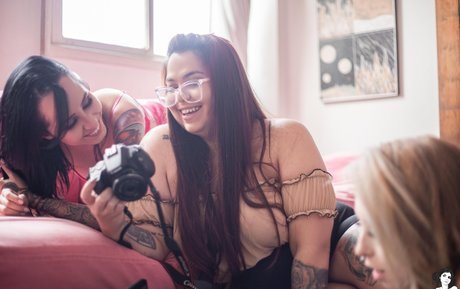 Adistoker model naked img