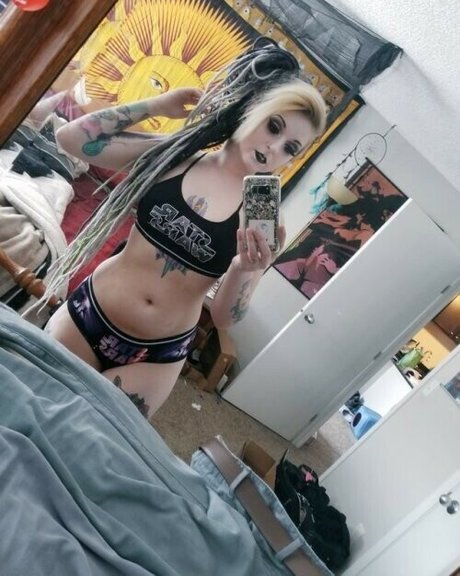 Midnight Mary naked star photos