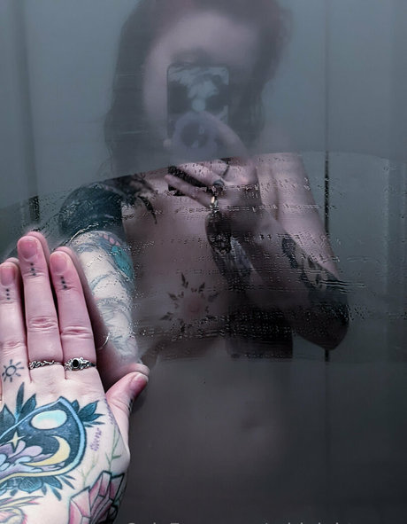 Midnight Mary pornstar erotic gallery