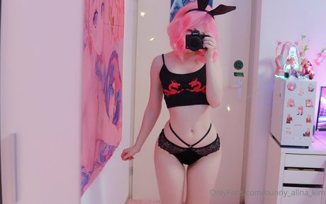 sucking cock onlyfans erotic image