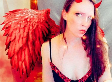 Molly Nova naked pornstar photos