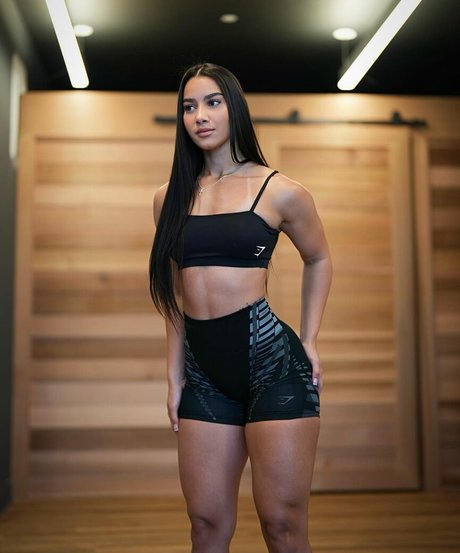 Analis Cruz xxx actress photos