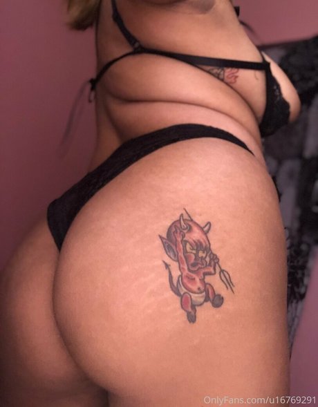 honeysucklexoxo naked model pic