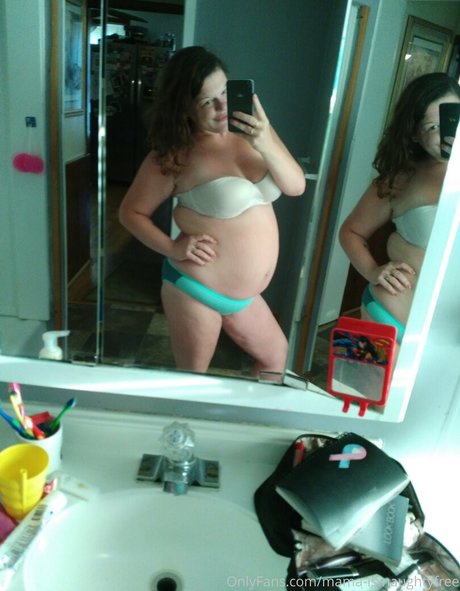 mama is naughtyfree star sexy pictures