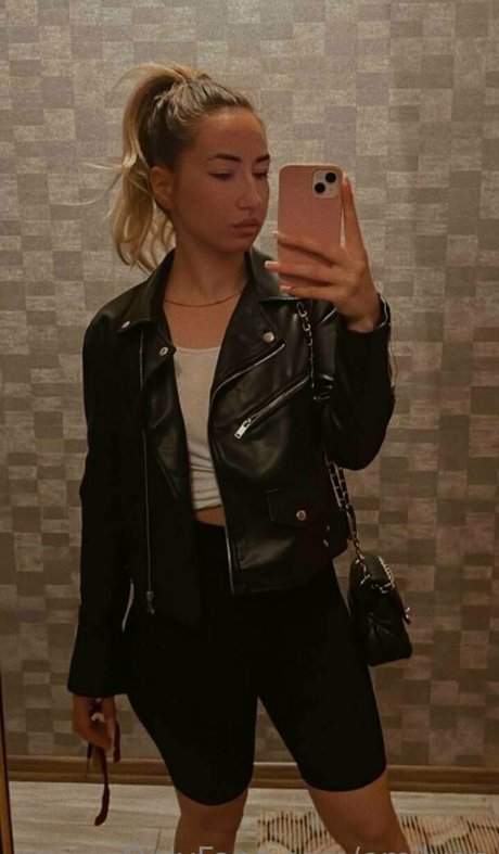 emilyon pornographic actress pictures