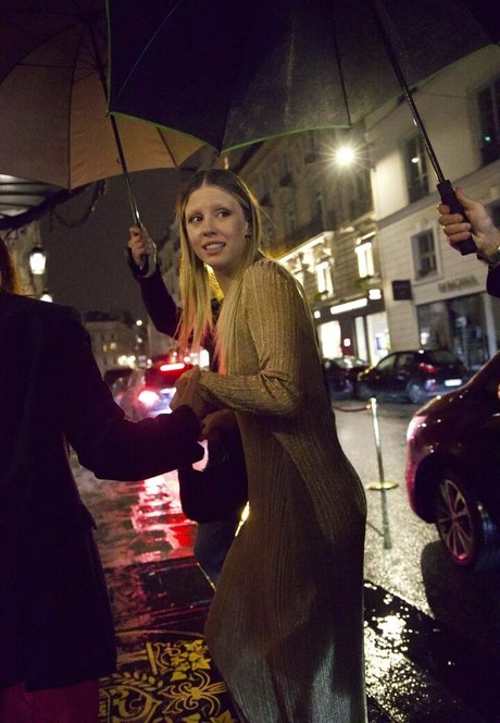 Mia Goth nudes actress img