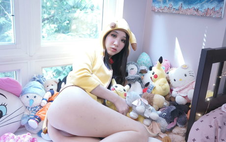 Alizezaide model nudes image