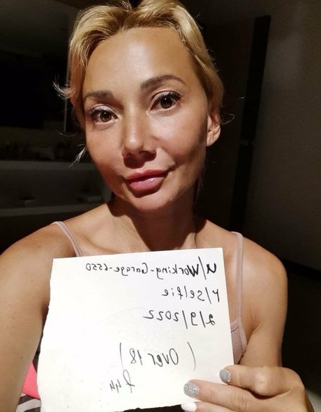 Mommy Di model sex pic