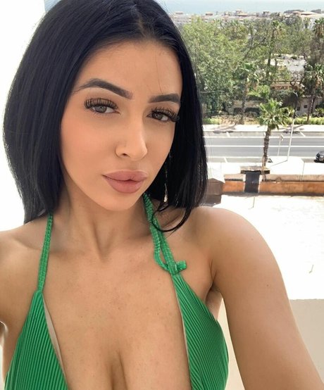 nidakhan perfect star pics