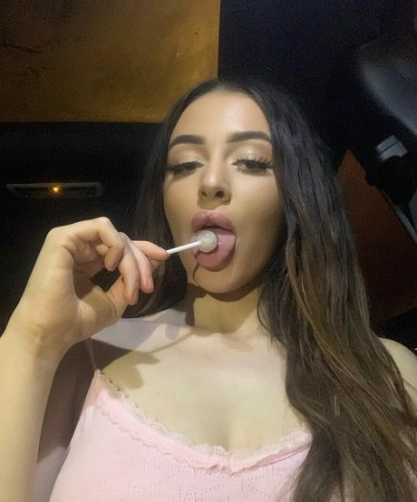 nidakhan pornstar nudes img