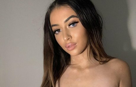 nidakhan erotic star image