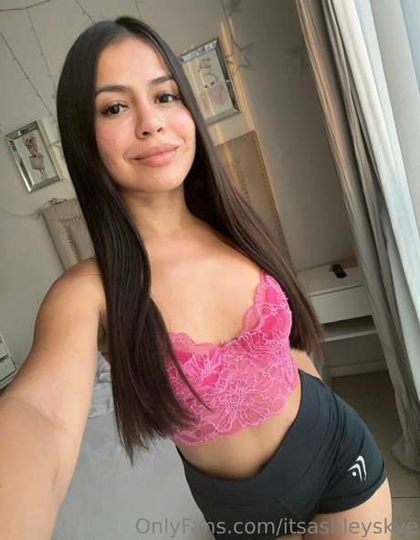 itsashleyskye erotic pornstar photos