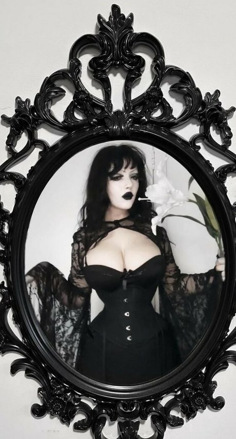 ghoulishbats naked model galleries