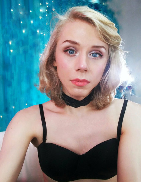 julia jane pretty actress picture