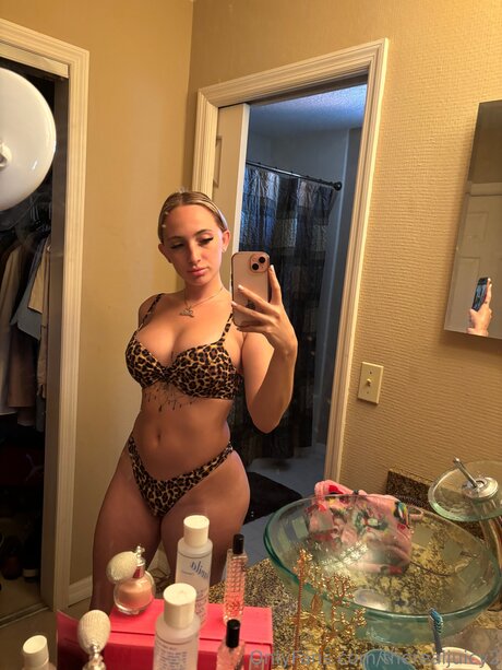 therealjuicy2 hot model image