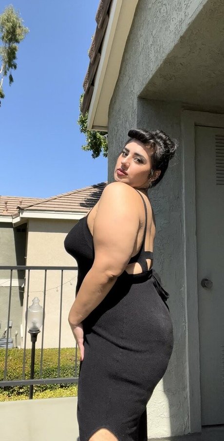 Datgorl sex model picture