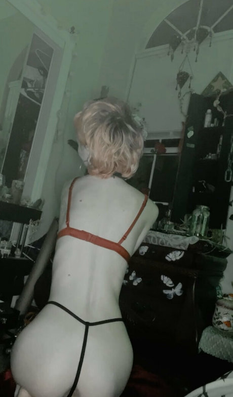 Babyyzee sexy model photo