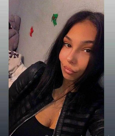 gretatwenty pornographic model gallery