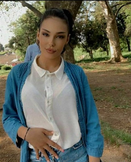 gretatwenty pornographic model image