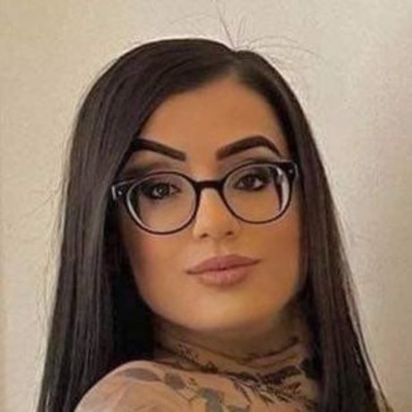 szandihangacsi star naked picture