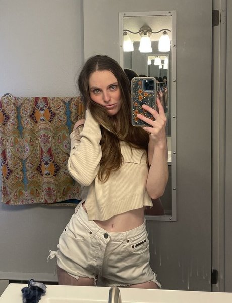 Stella Hayes hot model pic