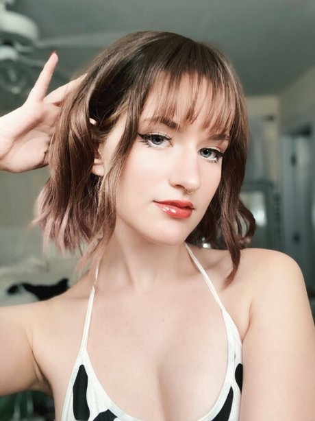 HazelFig model naked pics