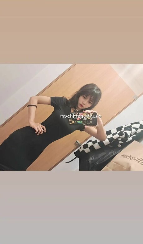 Kuro Emma model hot photos