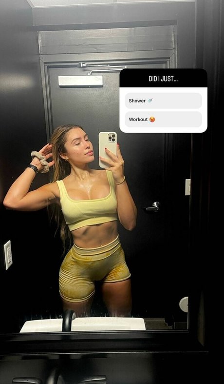 Andrea Paola Carmona pretty actress pic