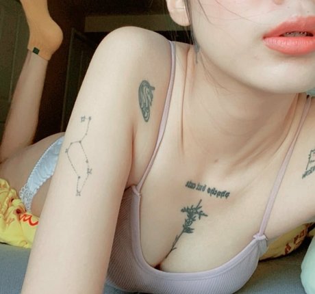 iampopster sex model pictures