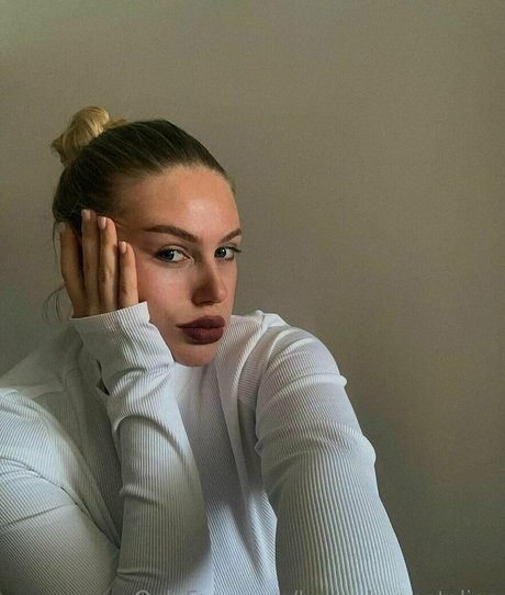 Talisnova star pornographic image