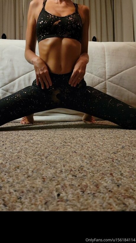 thinbitch925 nudes star image