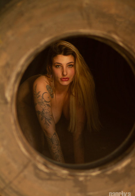 Victoria Foglia model art photo