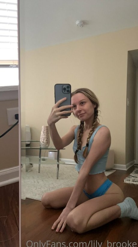 Lily Brooke nice star photo