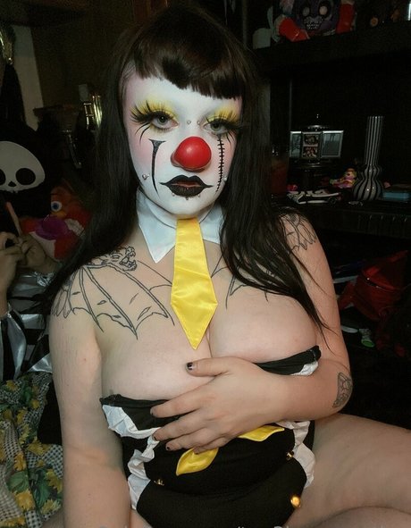 typ3hoenegative exclusive model img