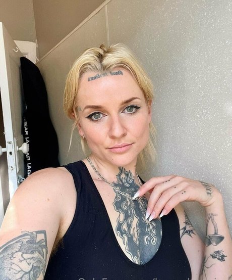 lavenderquinn sexy actress image