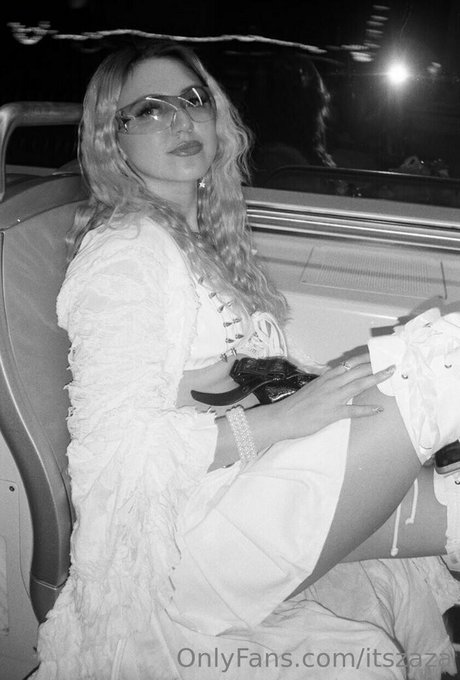 itszaza star naked pics