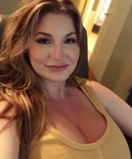 asian tranny onlyfans top image