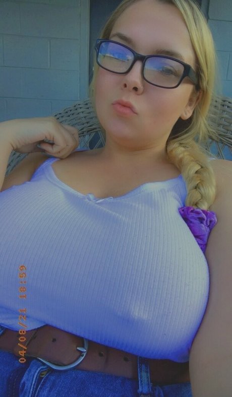 chloenyxxx420 sexy star pics