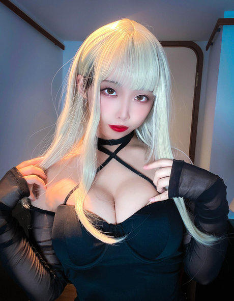 NazoEirian model hd photo