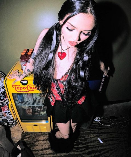 Maggie Lindemann adult model galleries