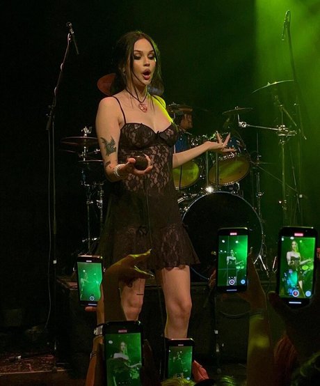 Maggie Lindemann star erotic image