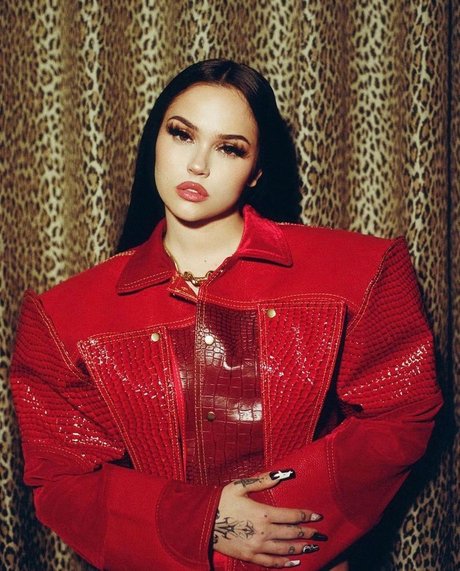 Maggie Lindemann model pornographic photos