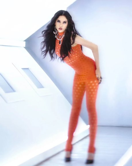 Maggie Lindemann pornstar hot images